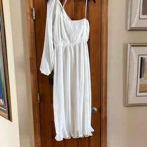 Lulu's Chic White One-Shoulder Dress